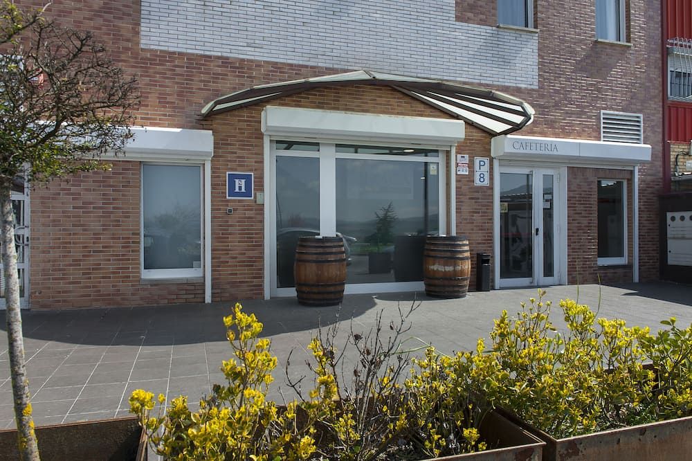 Iraipe Izaga Hostal - נואין - בניין