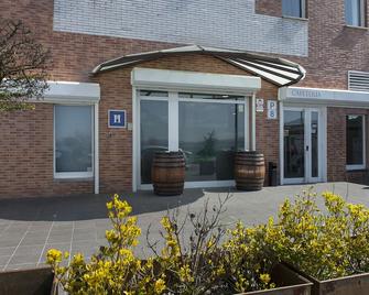 Iraipe Izaga Hostal - נואין - בניין