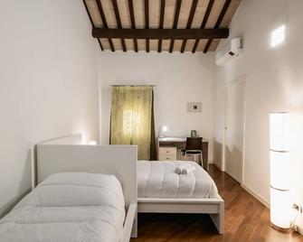 Byzantine Palace, Ravenna Center: 2-story house with private inner courtyard - Ravenna - Bedroom