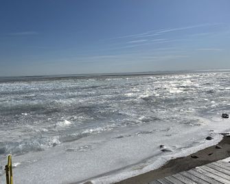 Cozy Lake Log Cabin with Breathtaking Views - with pool table and darts - Monroe - Пляж