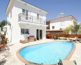 Villa Dione - Famagouste - Piscine