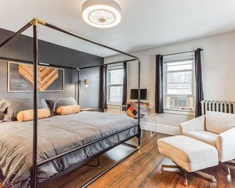 Family Friendly Fun + Easy Walk to Main Street Center - Beacon - Bedroom