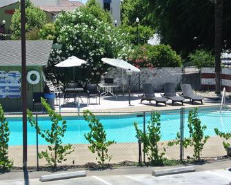 Vino Inn & Suites - Atascadero - Piscine