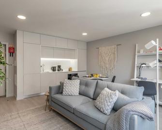 Cine Park Residences by An Island Apart - Funchal - Living room