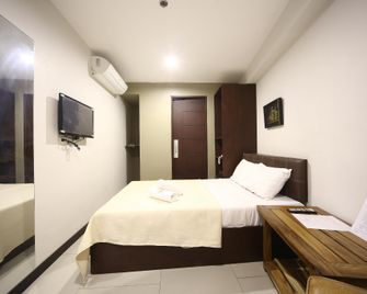 Regina Hometel - Manila - Habitación