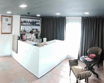 Hotel Mon Caprice - Bucharest - Front desk