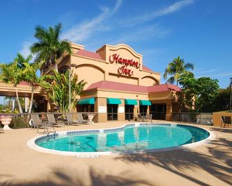 Hampton Inn Ft. Myers-Airport I-75 - פורט מאיירס - בריכה