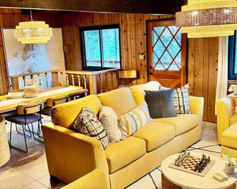 Perfect Sierra Cabin Retreat - Near Rivers, Lakes, and Mountains - Echo Lake - Lounge