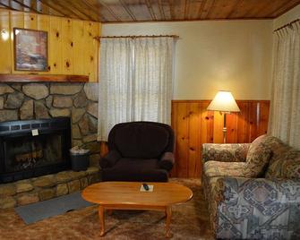 Whispering Pines - Cabin 19 (Studio) - Pinetop-Lakeside - Living room