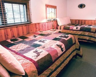 Lazy R Cottages: 8 2 Bedroom Cabin - Estes Park - Bedroom
