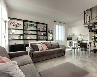 Alamanni Apartment by Mamo Florence - Florencja - Pokój dzienny