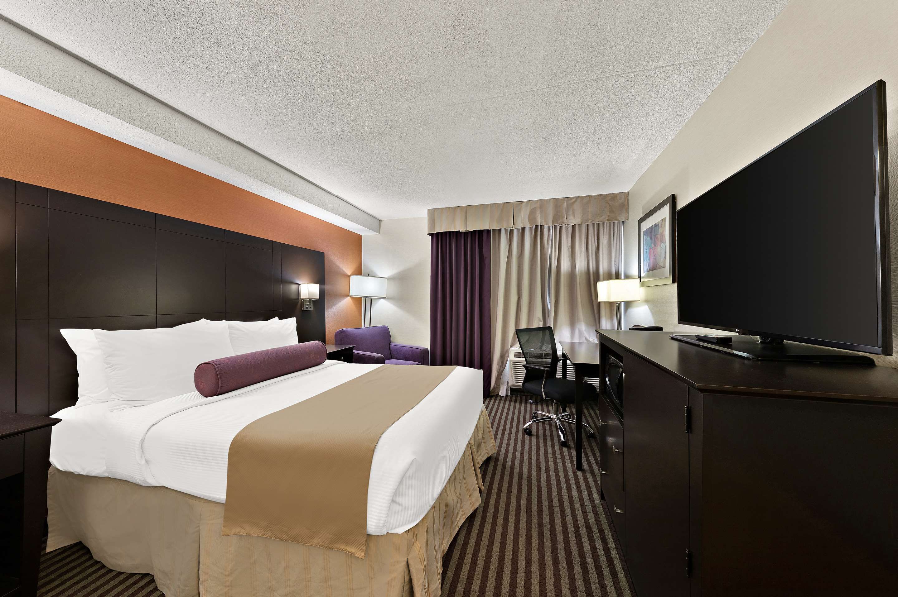 Best Western Plus Toronto North York Hotel & Suites thumbnail 3