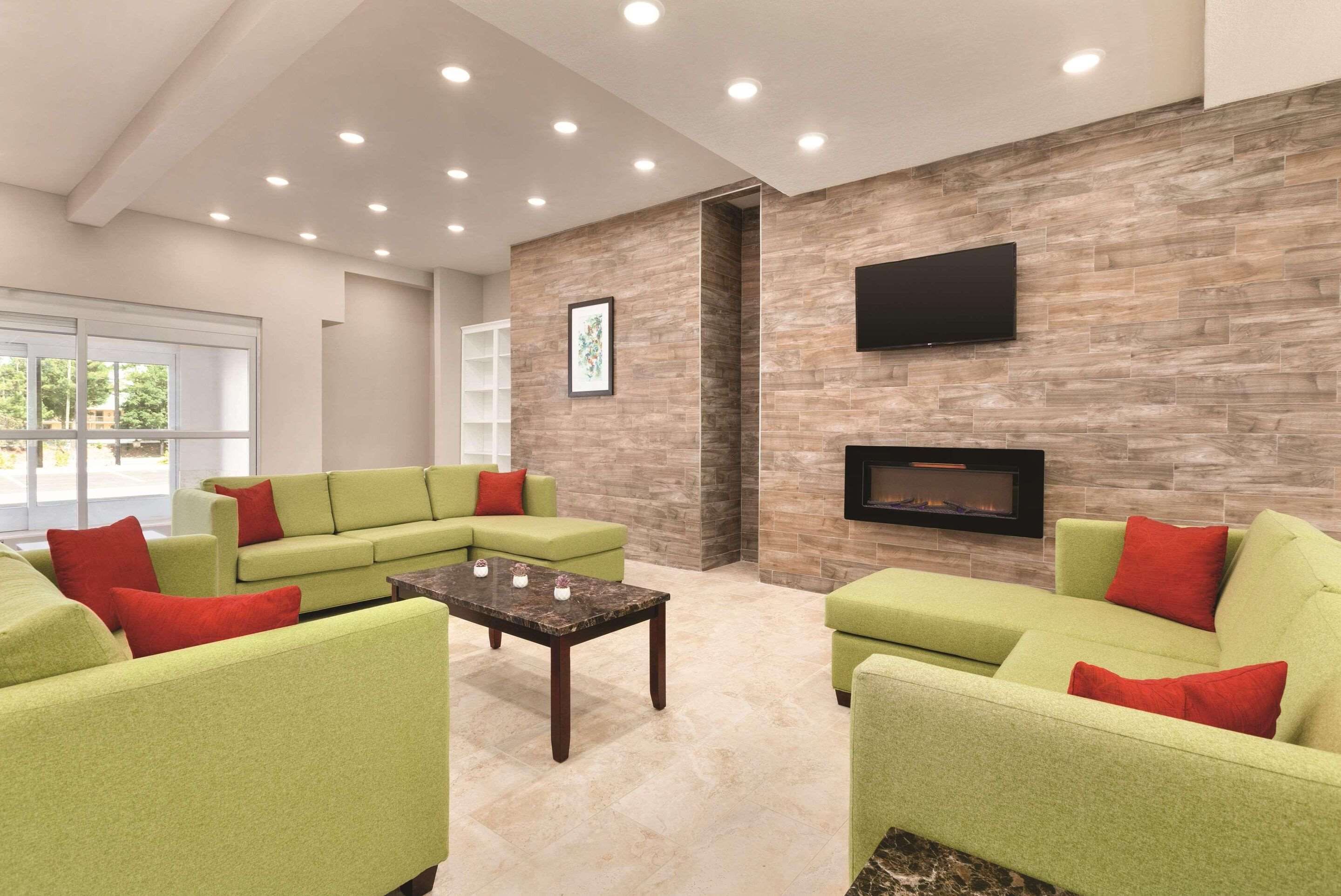 Country Inn & Suites by Radisson, Greensboro NC thumbnail 2