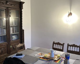 Modern chic Parisian apartment. close to major attractions! Salut! - Clamart - Dining room