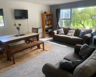 Alpine Lodge Queenstown - קווינסטאון - סלון