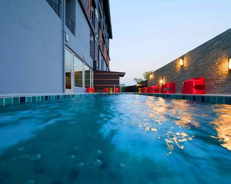 Dwella Suvarnabhumi - Bangkok - Pool