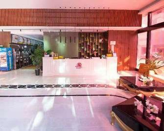 Huanggang Delphi Sanqing Business Hotel - Huanggang - Front desk