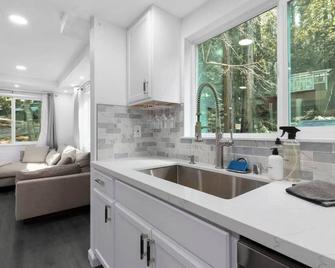 Mount Hermon Redwood Retreat! - Felton - Kitchen