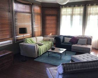 Artist's house - Le Tampon - Sufragerie