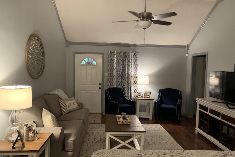 Charming 3 bedroom Memphis Suburbs - Lakeland - Living room