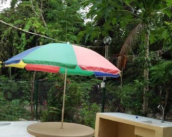 Serene studio in a gated property in the town center - Gubat - Vista esterna