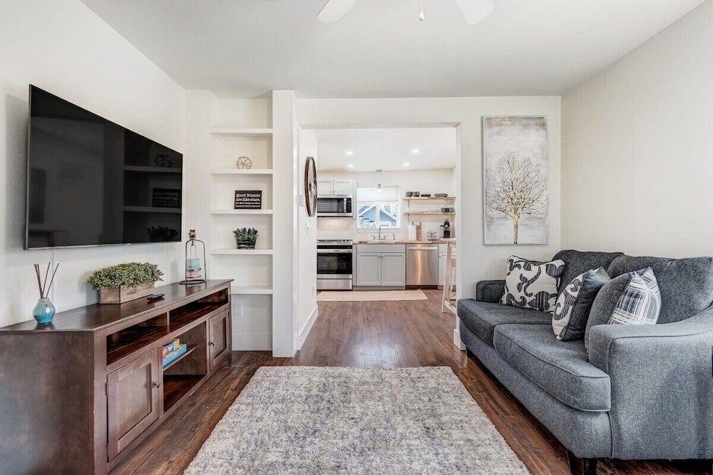 Baby Blue Cottage Downtown Hot Tub Bbq Fire Pit - קולרדו ספרינגס - סלון