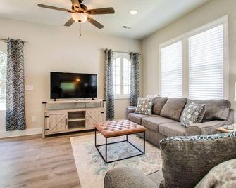 Little Stone House in the Heart of Murfreesboro - Murfreesboro - Living room