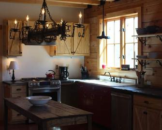 Stay on Working Farm in Central VA Wine Region, 35 Minutes from UVA. - Scottsville - Cocina