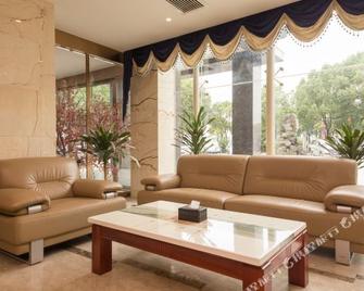 Jingyu Heyue Hotel (Hanzhong Wetland Park) - Hanzhong - Huiskamer