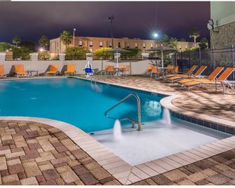 Holiday Inn Express & Suites Laplace - Laplace - Piscina