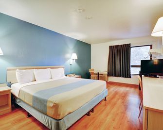 Motel 6 Newport, RI - ניופורט - חדר שינה