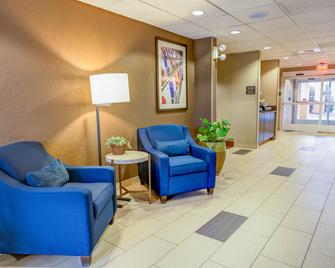 Charlotte Suites by IHG - Charlotte - Building