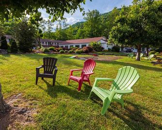 Maggie Valley Creekside Lodge - Maggie Valley - Патіо