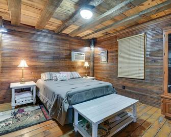 Pet-Friendly Opp Vacation Rental with Spacious Deck! - Opp - Slaapkamer