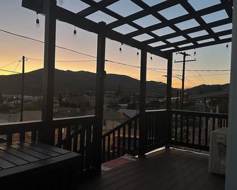 Bisbee Bungalow Games, Arcade & Mountain Views - Бісбі - Балкон