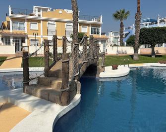 Las Vistas, Cabo Roig, Costa Blanca. 5-10 mins from beaches and golf by car. - Orihuela - Pool