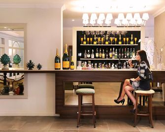 卡帕萊納酒店 - 陶爾米納 - 酒吧