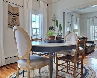 County Seat Colonial - Litchfield - Dining room