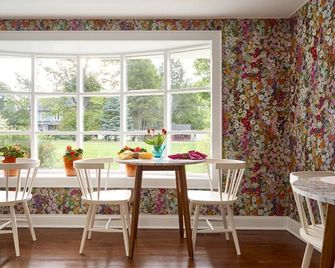 The Kent Collection - The Firefly Inn - Kent - Dining room