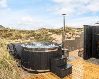 8 person holiday home in Hvide Sande - Hvide Sande - Building