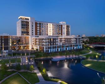 Home Away From Home 1bdr Apartment - Addison - Building
