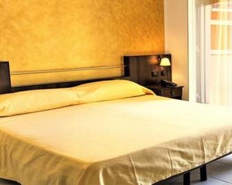 Hotel Marabel - Sant'Alessio Siculo - Schlafzimmer