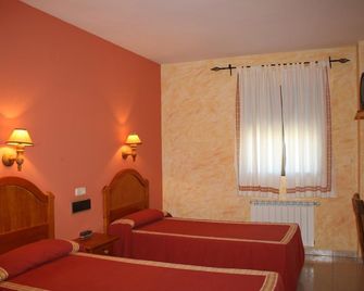 Hotel Carvajal - Torrejón el Rubio - Habitación