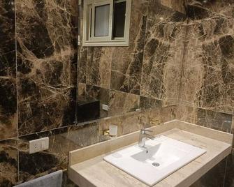 You will enjoy staying in a luxurious apartment in Zamalek with a view Nile\n\n - Madinat Coraya