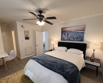Modern Beach Life, Upper Unit - Los Angeles - Bedroom