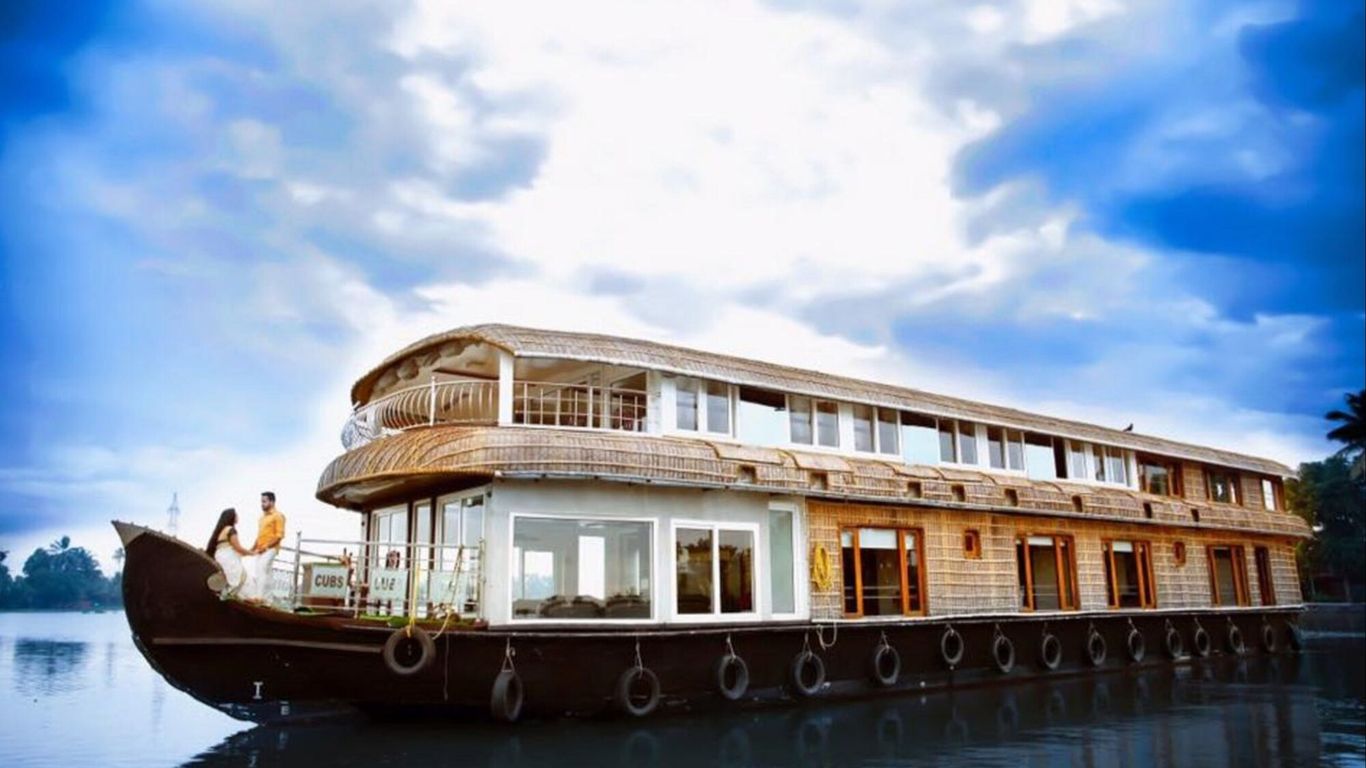 Indiavacationz Houseboat