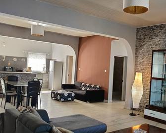 Villa Spacieuse et Confort - Antananarivo - Living room