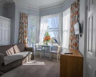 Clydesdale Apartments - Torquay - Living room