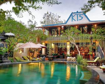 Kts Balinese Villas - North Kuta - בריכה
