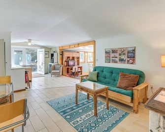 13 Mi to Acadia: Artistic Retreat in Nature - Trenton - Sala de estar